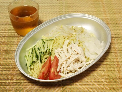 定番の味に飽きたら「エスニック冷やし中華」